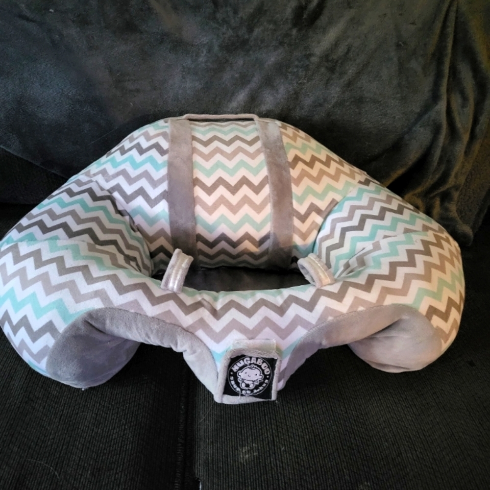 Blue Chevron colored Hugaboo infant seating chair